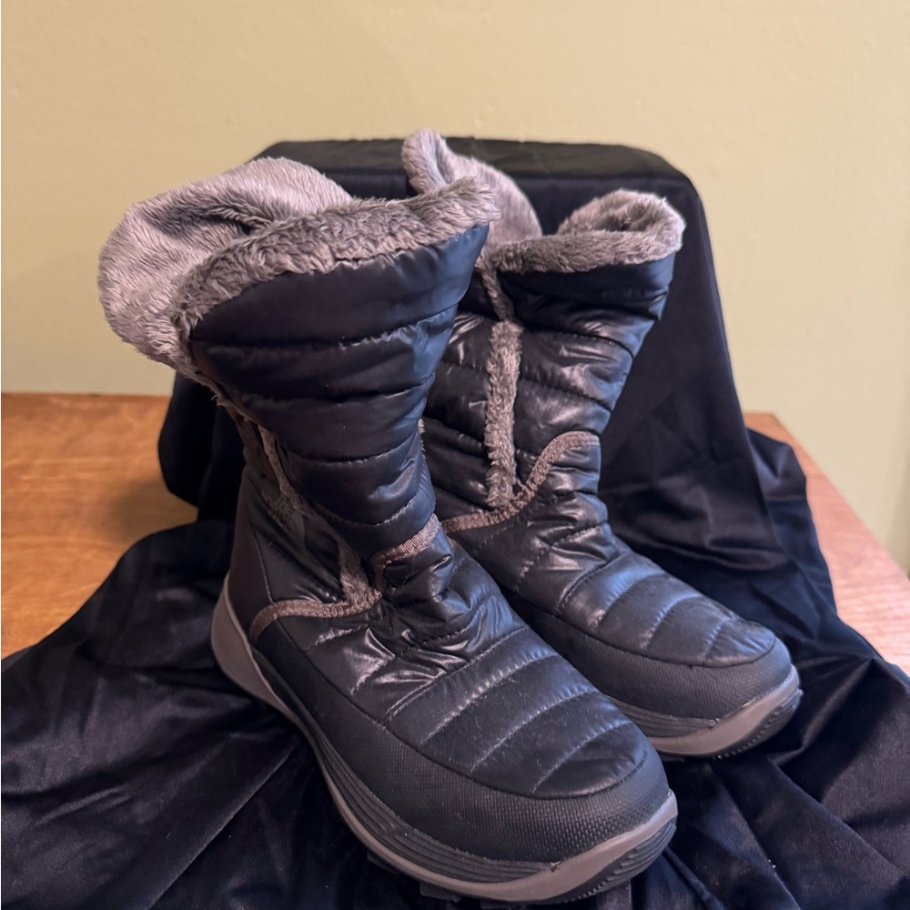 Women's NorthFace Black Winter Boots Fur Lined Size 6